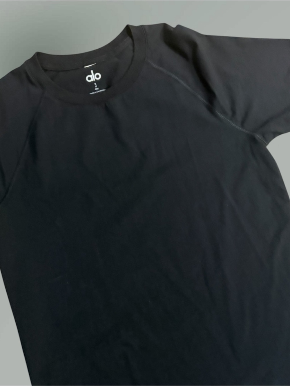 Alo Yoga Modern Conquer Crewneck T-Shirt